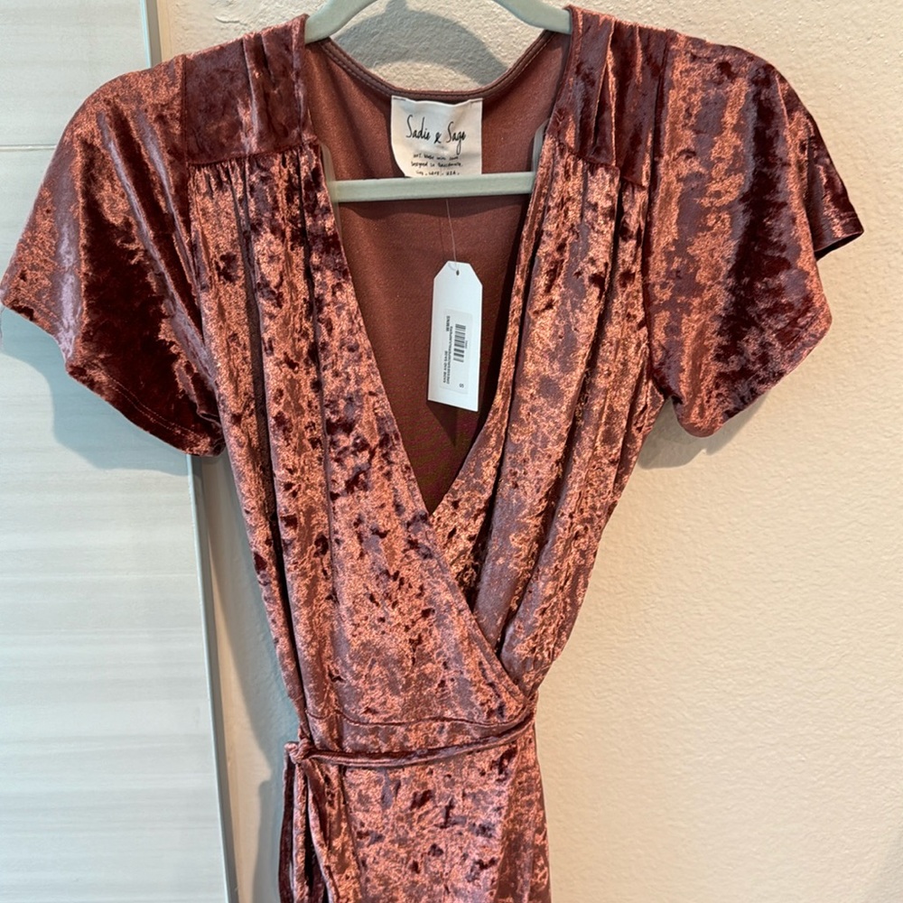 NWT, Sadie & Sage velour wrap dress, S